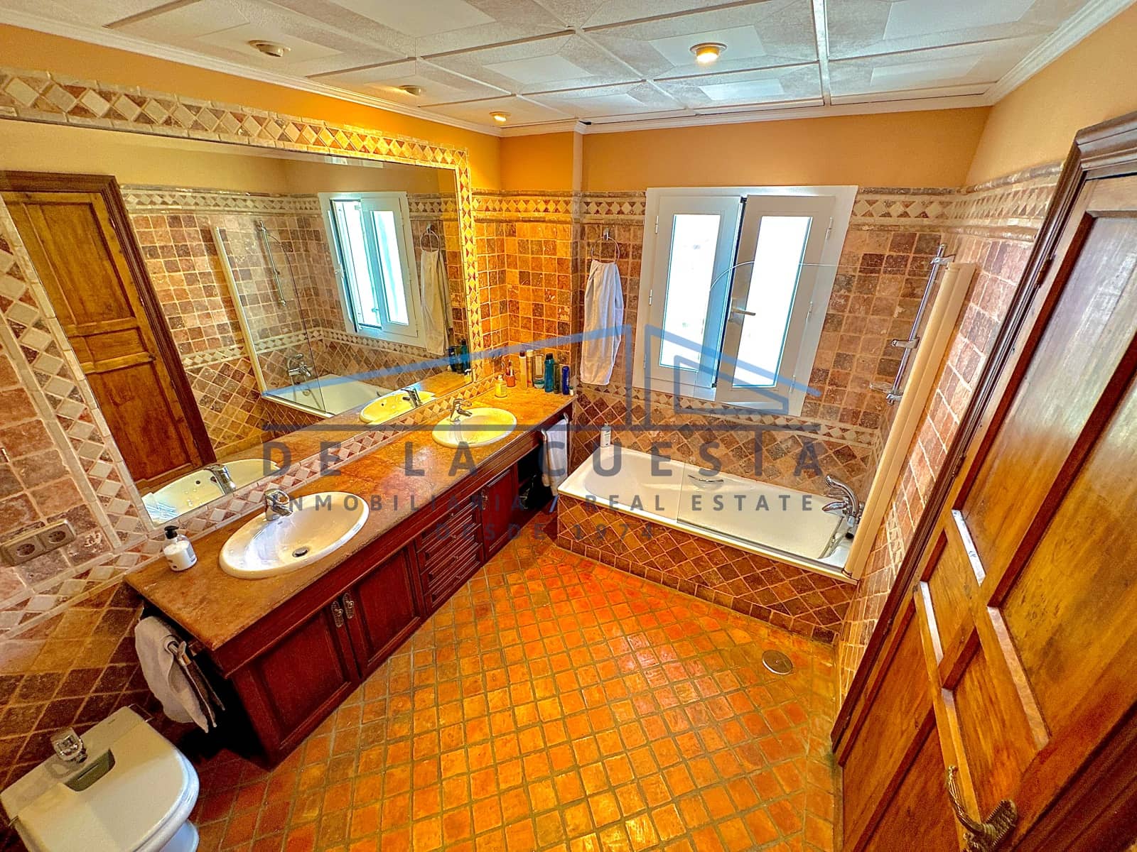 7 bedroom Villa for sale in La Herradura with pool garage - € 1,650,000 (Ref: 7706422)