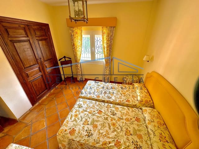 Chalet de 7 habitaciones en La Herradura, Almuñécar en venta con piscina garaje - 1.650.000 € (Ref: 7706422)