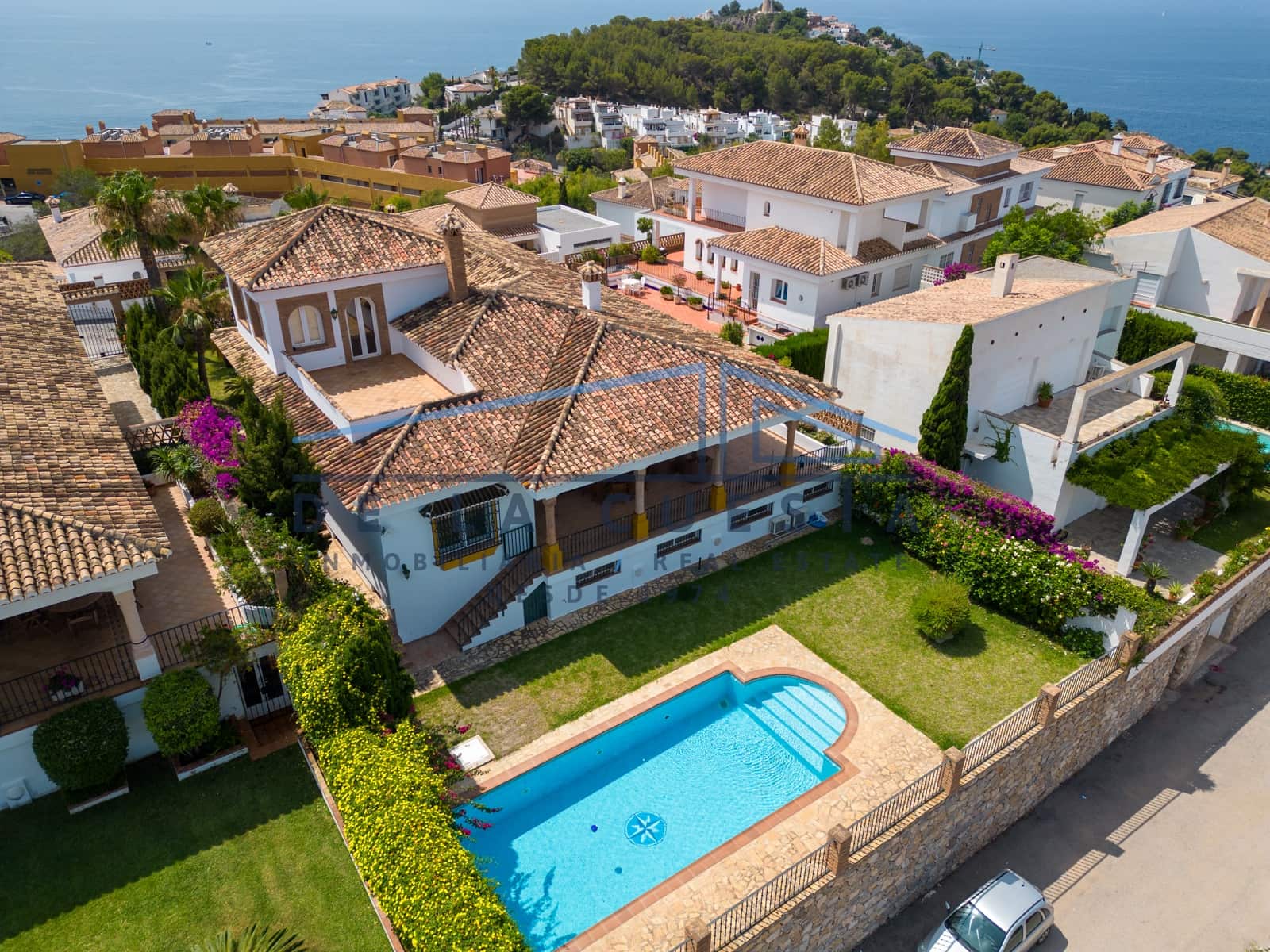 7 bedroom Villa for sale in La Herradura with pool garage - € 1,650,000 (Ref: 7706422)