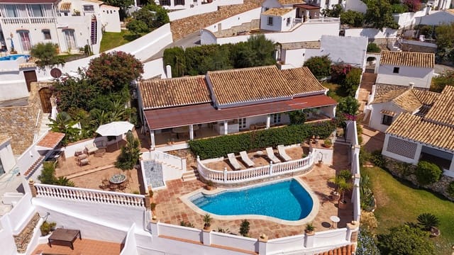 3 sypialnia Apartament na sprzedaż w La Herradura, Almuñécar z basenem garażem - 690 000 € (Ref: 9191368)