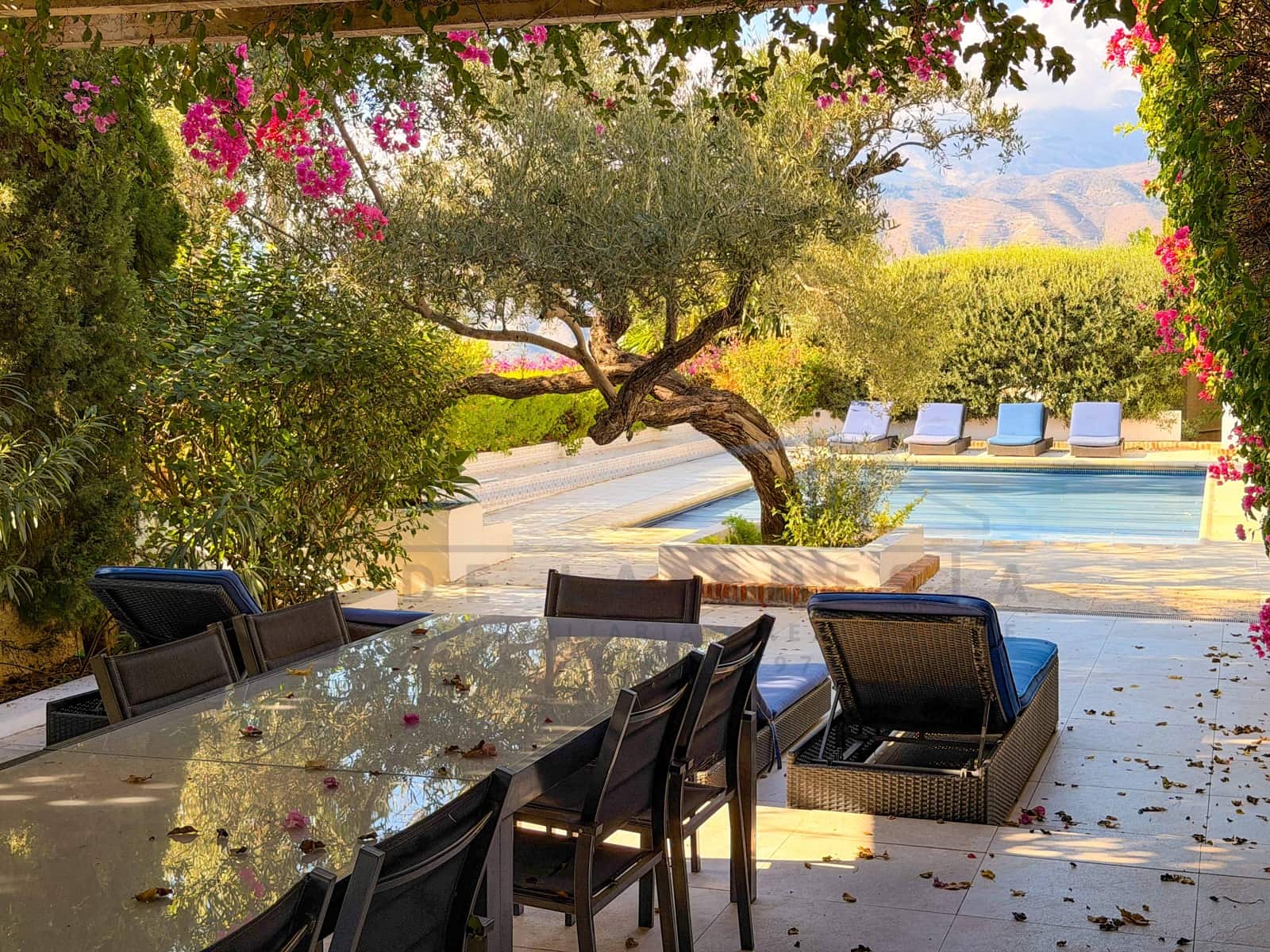 Chalet de 6 habitaciones en La Herradura en venta con piscina garaje - 2.380.000 € (Ref: 9353818)