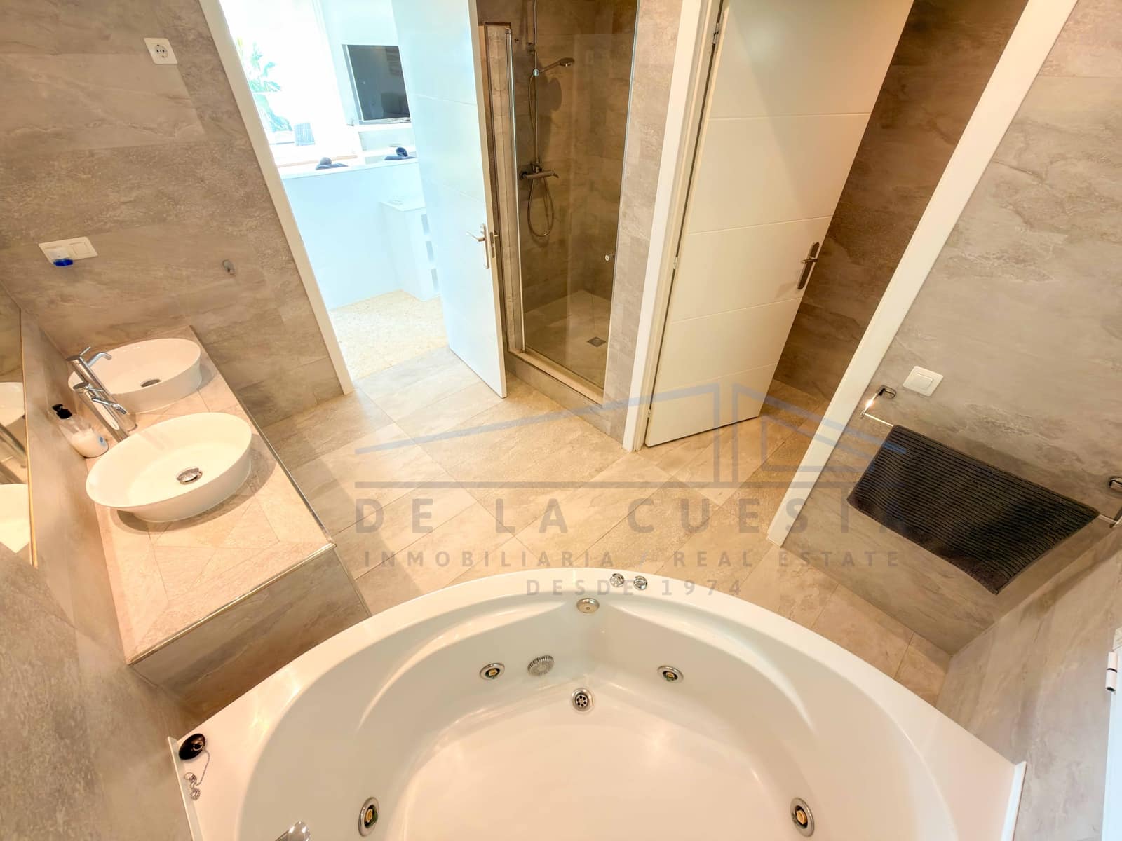 Chalet de 6 habitaciones en La Herradura en venta con piscina garaje - 2.380.000 € (Ref: 9353818)