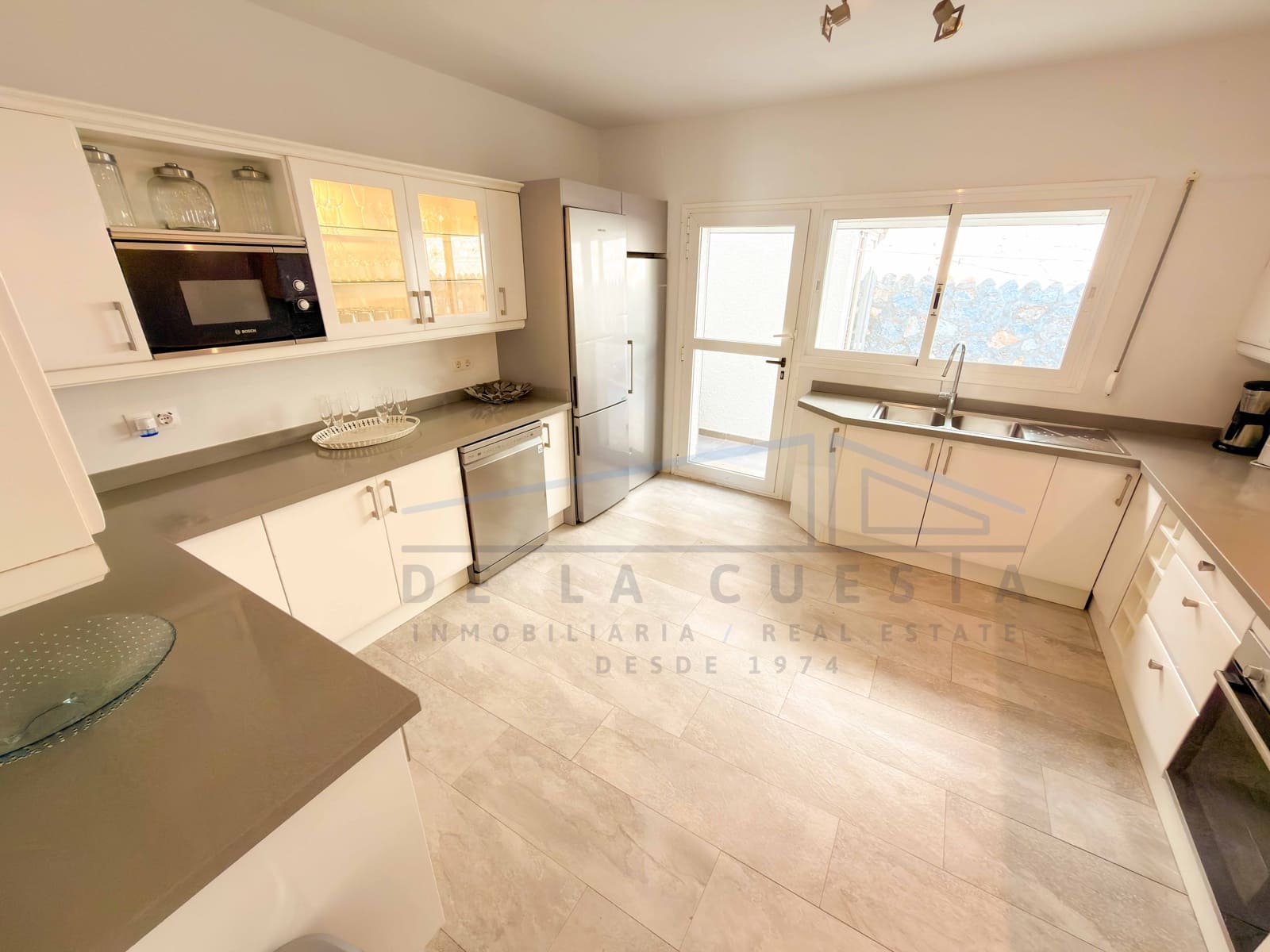 Chalet de 6 habitaciones en La Herradura en venta con piscina garaje - 2.380.000 € (Ref: 9353818)