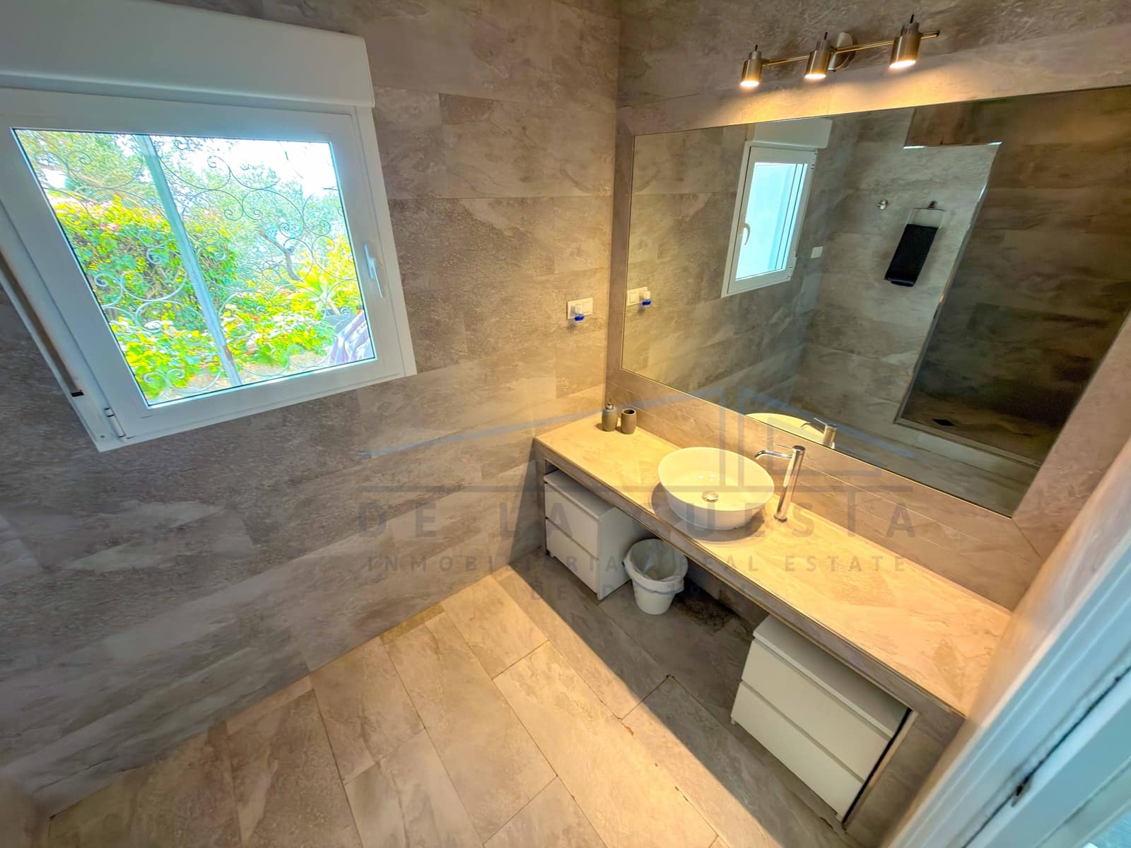 Chalet de 6 habitaciones en La Herradura en venta con piscina garaje - 2.380.000 € (Ref: 9353818)