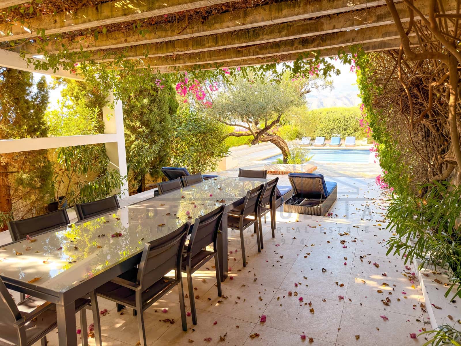 Chalet de 6 habitaciones en La Herradura en venta con piscina garaje - 2.380.000 € (Ref: 9353818)