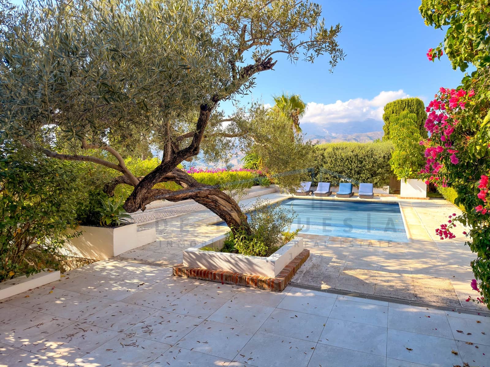 Chalet de 6 habitaciones en La Herradura en venta con piscina garaje - 2.380.000 € (Ref: 9353818)