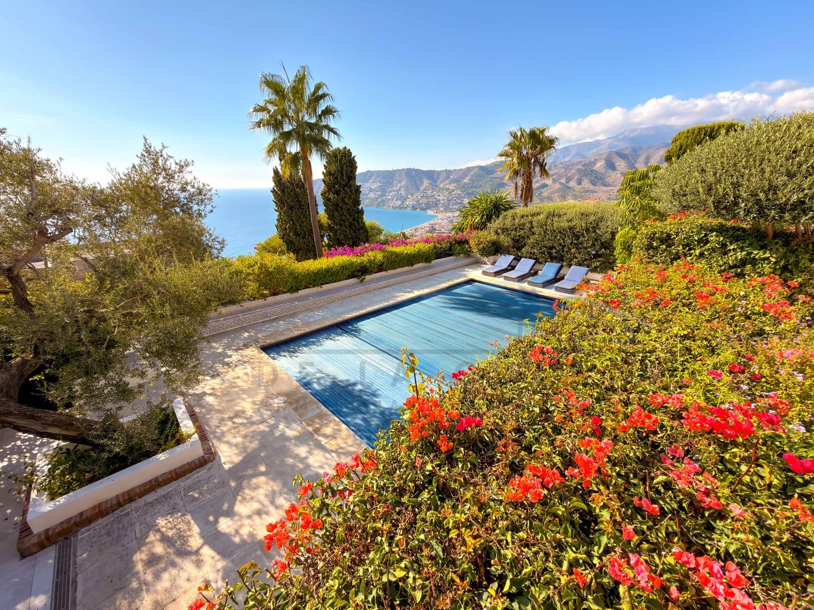 Chalet de 6 habitaciones en La Herradura en venta con piscina garaje - 2.380.000 € (Ref: 9353818)