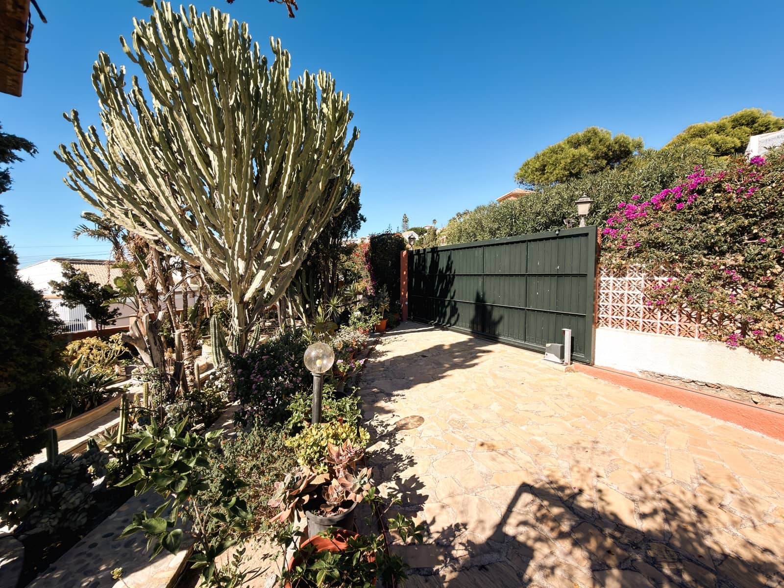 3 bedroom Villa for sale in La Herradura with pool garage - € 1,750,000 (Ref: 9372219)