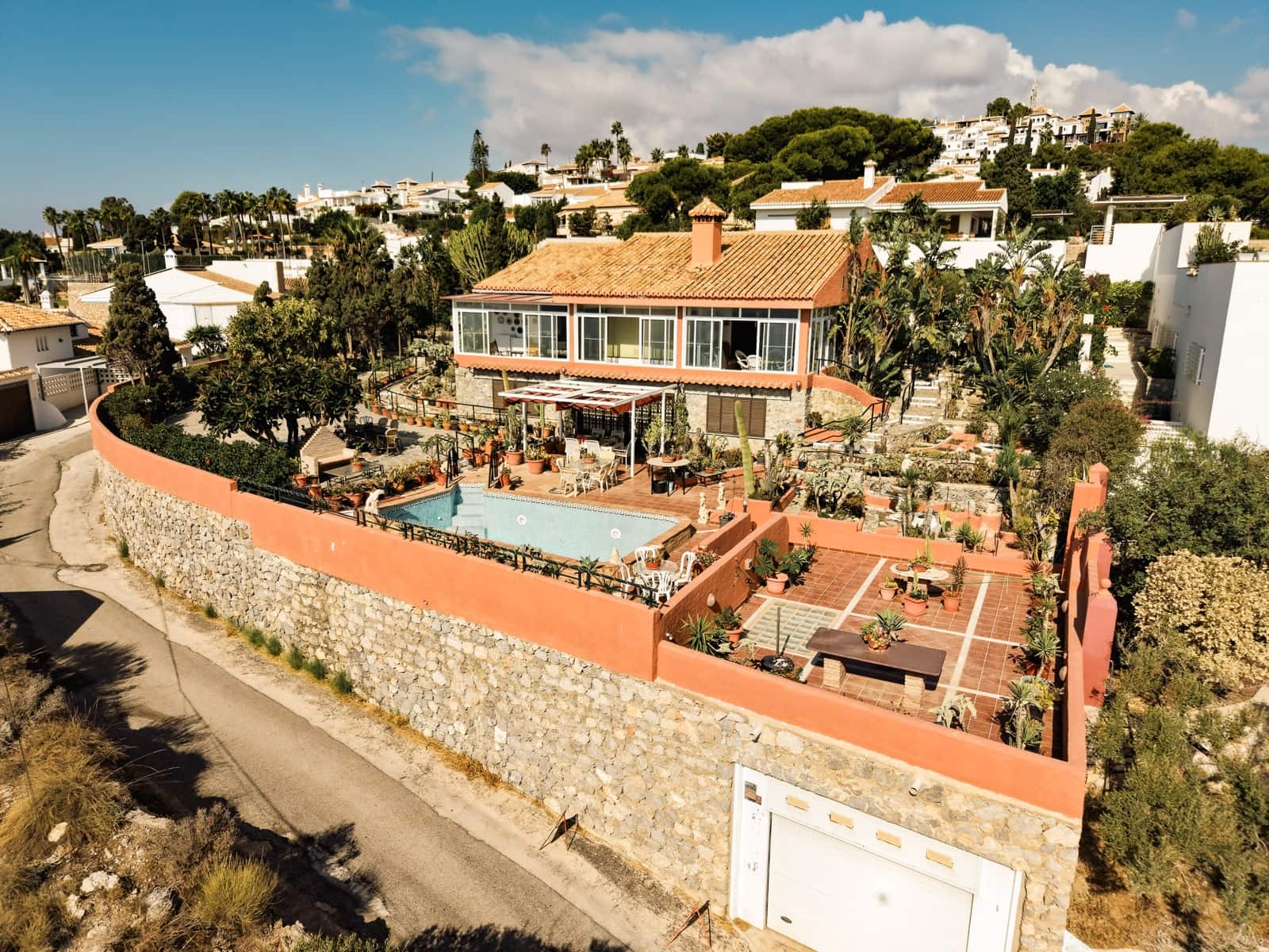 3 bedroom Villa for sale in La Herradura with pool garage - € 1,750,000 (Ref: 9372219)