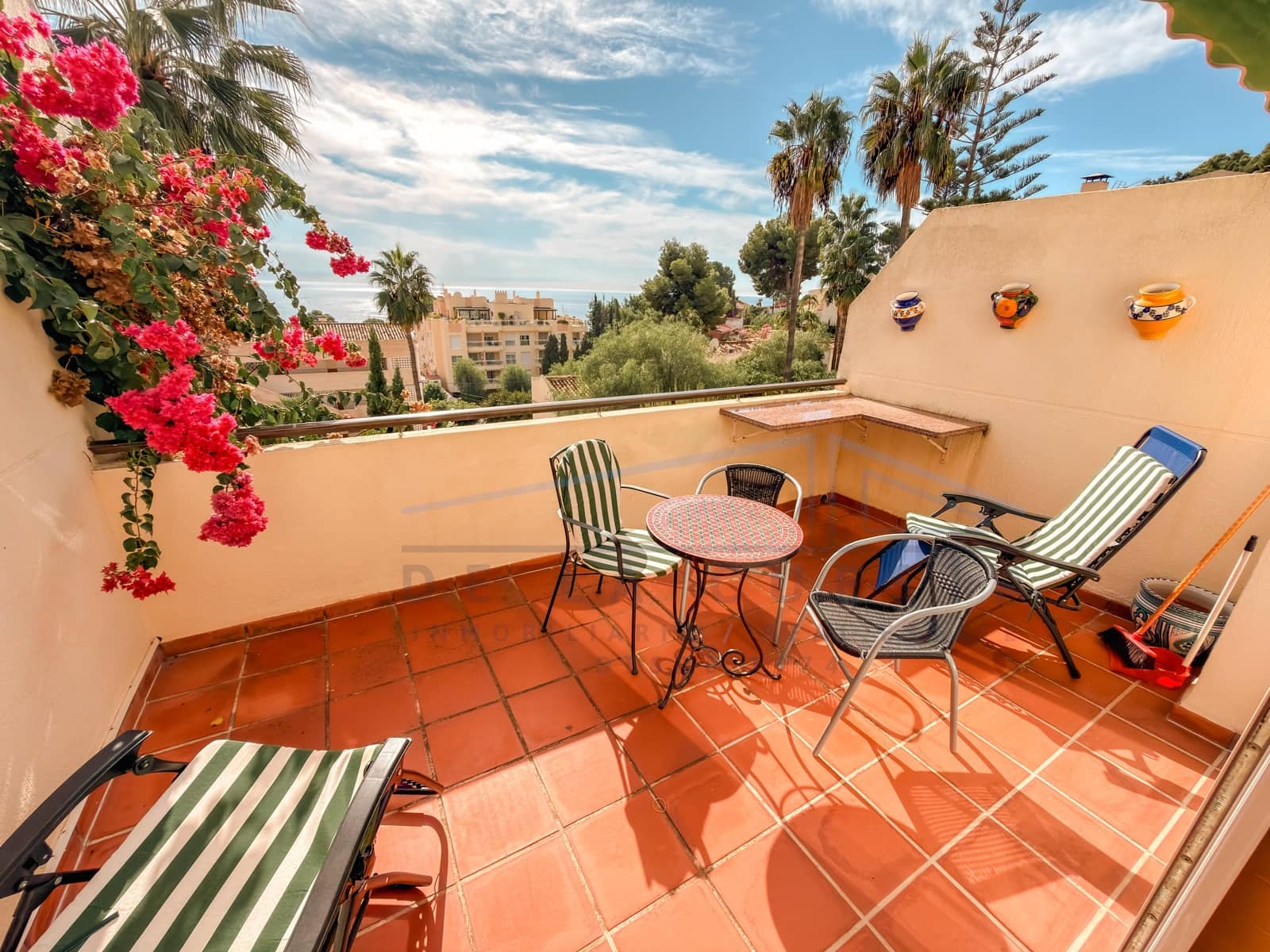 2 bedroom Apartment for sale in La Herradura with garage - € 290,000 (Ref: 9412727)