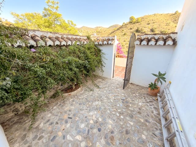 Finca/Casa Rural de 3 habitaciones en La Herradura, Almuñécar en venta con piscina - 635.000 € (Ref: 9509449)