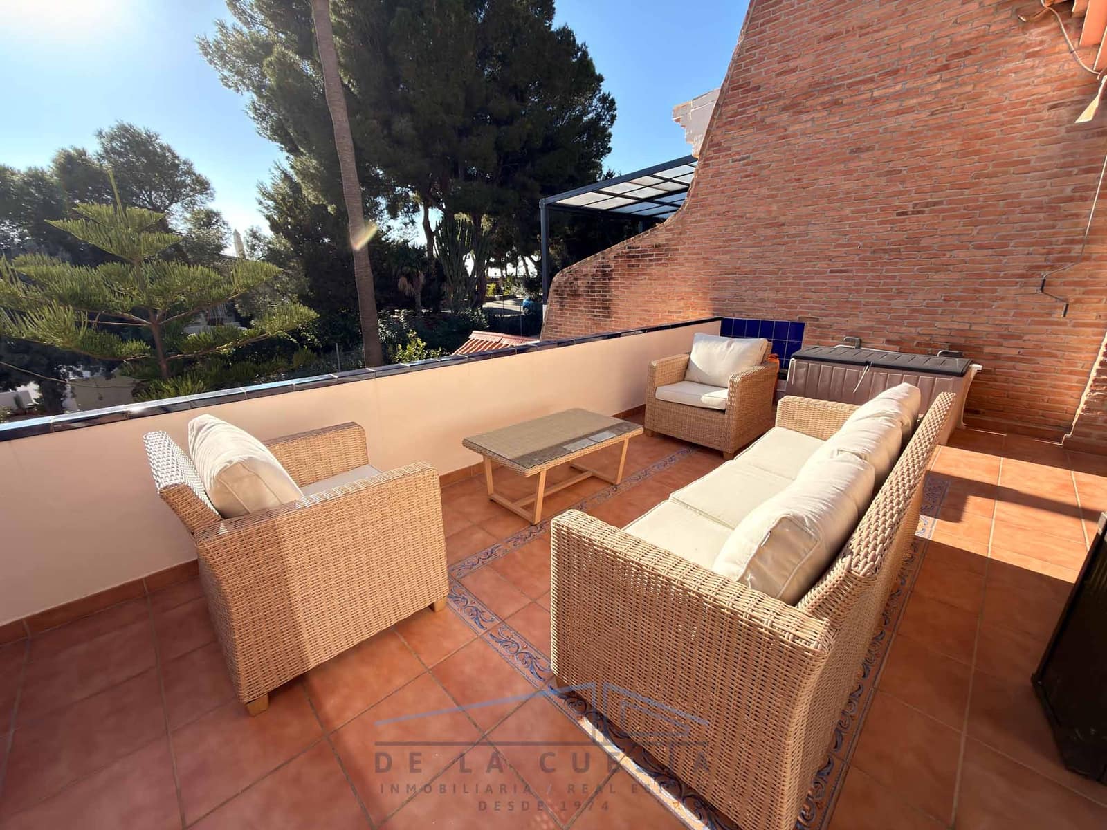 2 bedroom Apartment for sale in La Herradura with garage - € 285,000 (Ref: 9515854)