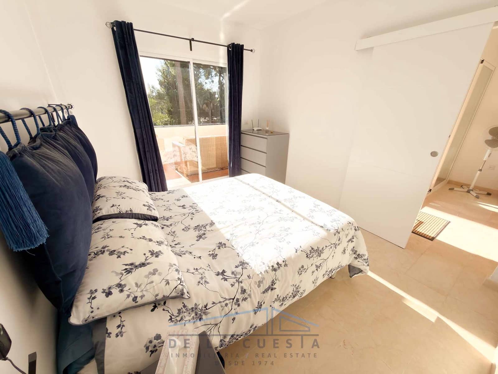 2 bedroom Apartment for sale in La Herradura with garage - € 285,000 (Ref: 9515854)