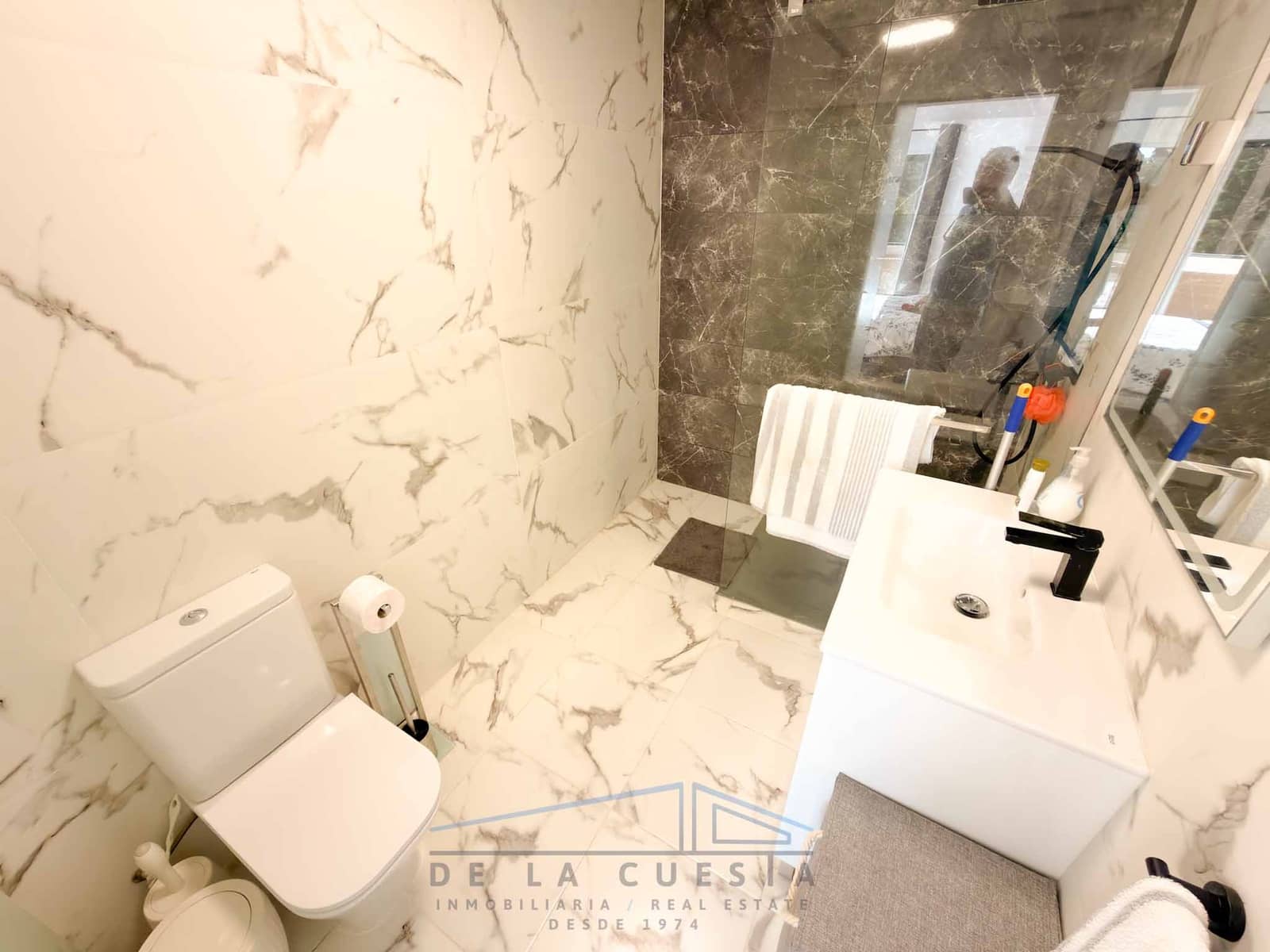 2 bedroom Apartment for sale in La Herradura with garage - € 285,000 (Ref: 9515854)