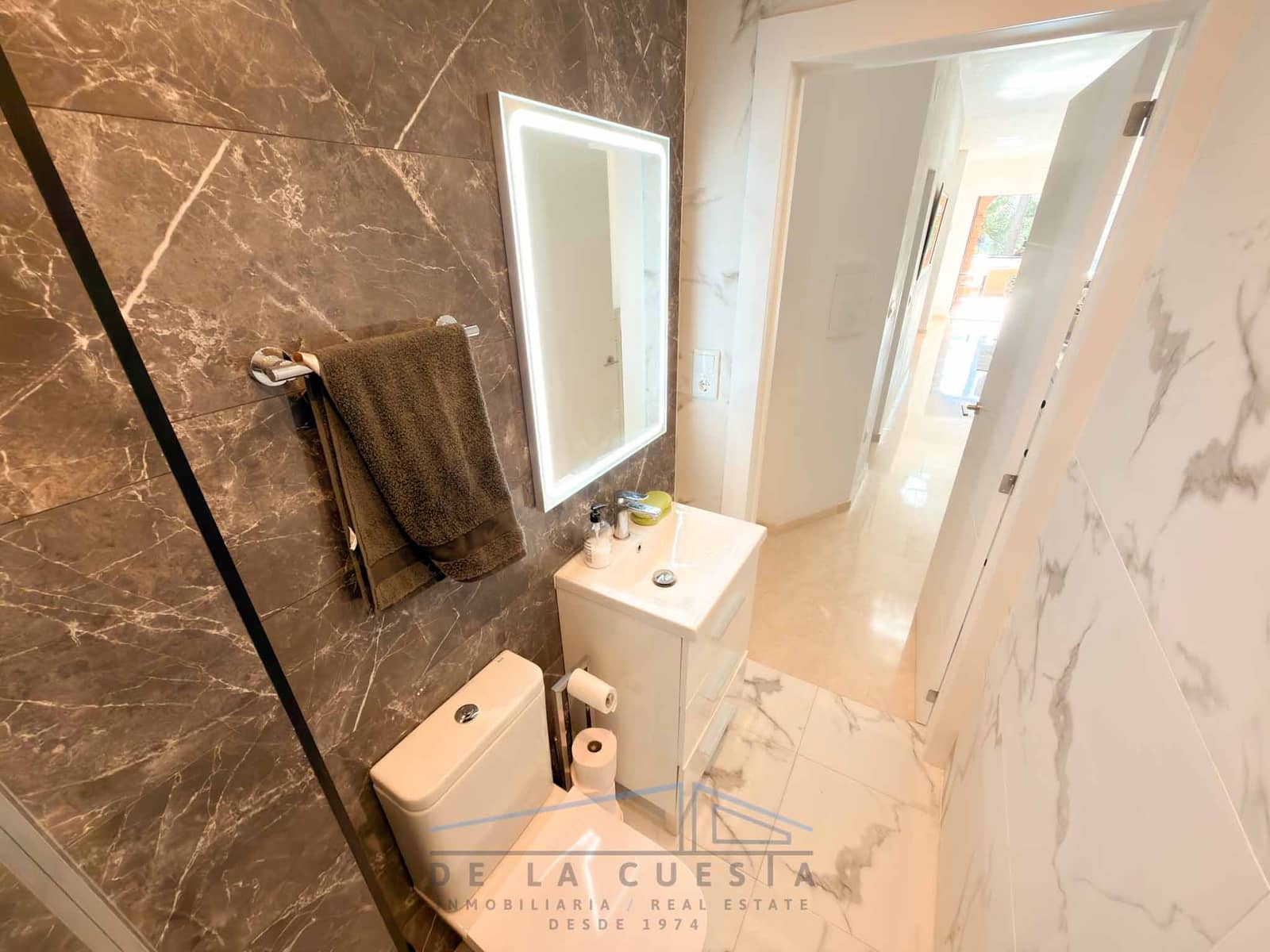 2 bedroom Apartment for sale in La Herradura with garage - € 285,000 (Ref: 9515854)