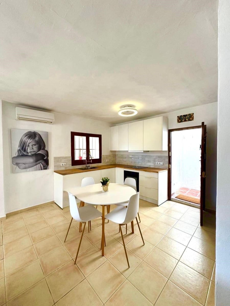 3 soveværelse Byhus til salg i La Herradura med swimmingpool garage - € 850.000 (Ref: 9795588)