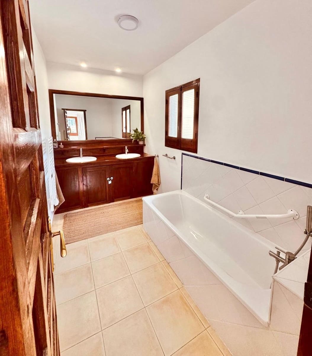 3 soveværelse Byhus til salg i La Herradura med swimmingpool garage - € 850.000 (Ref: 9795588)