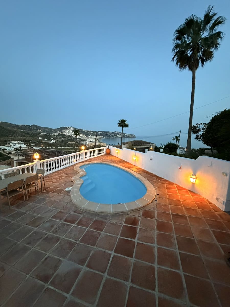 3 soveværelse Byhus til salg i La Herradura med swimmingpool garage - € 850.000 (Ref: 9795588)