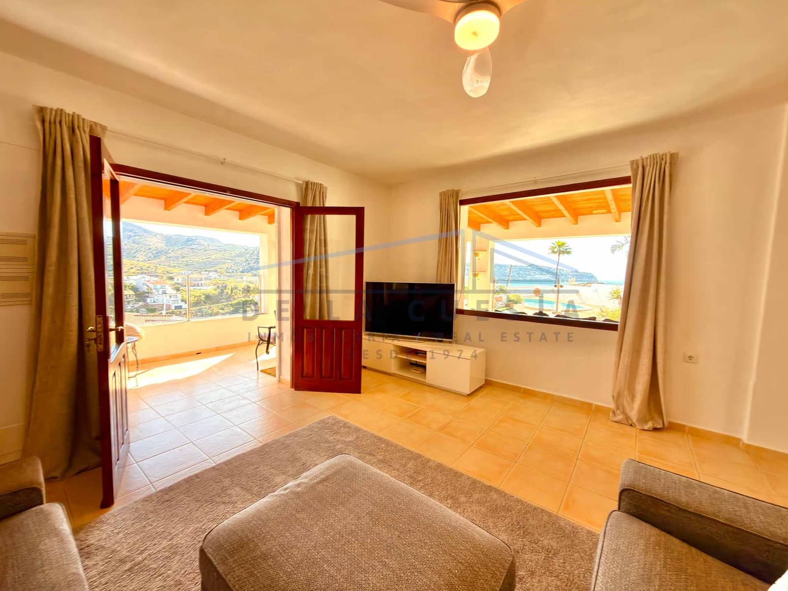 3 soveværelse Byhus til salg i La Herradura med swimmingpool garage - € 850.000 (Ref: 9795588)