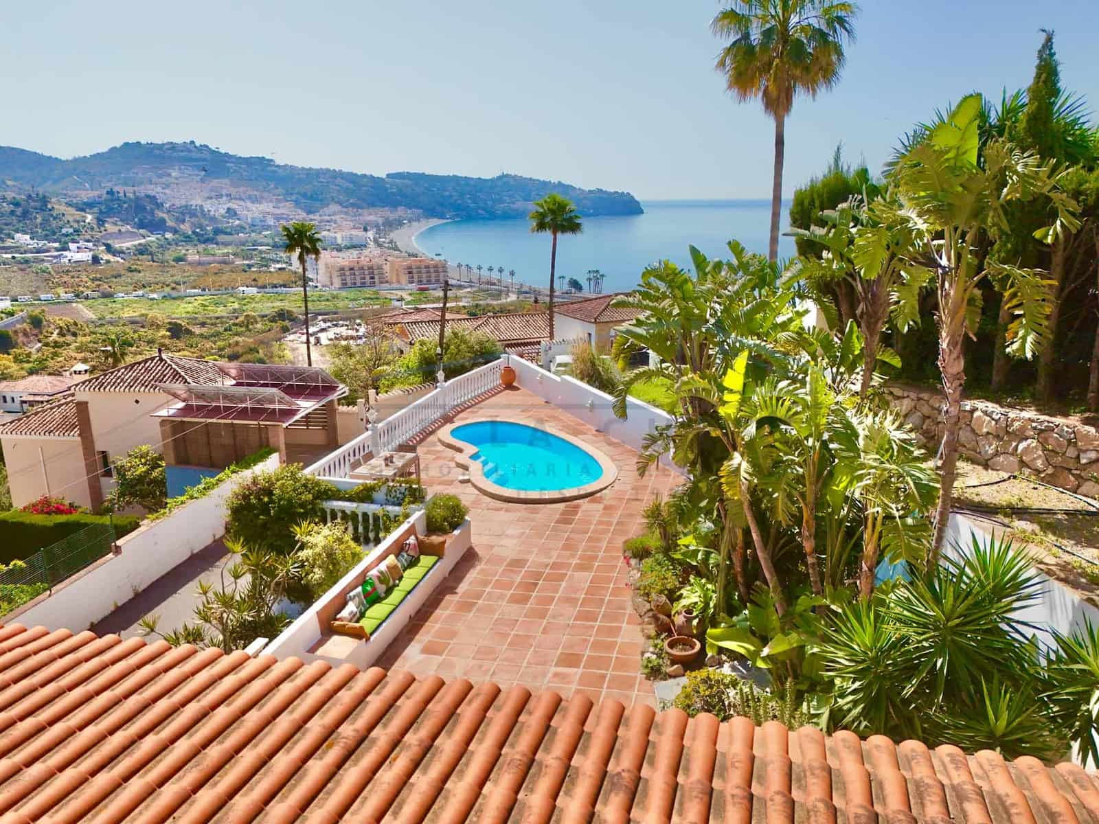 3 soveværelse Byhus til salg i La Herradura med swimmingpool garage - € 850.000 (Ref: 9795588)