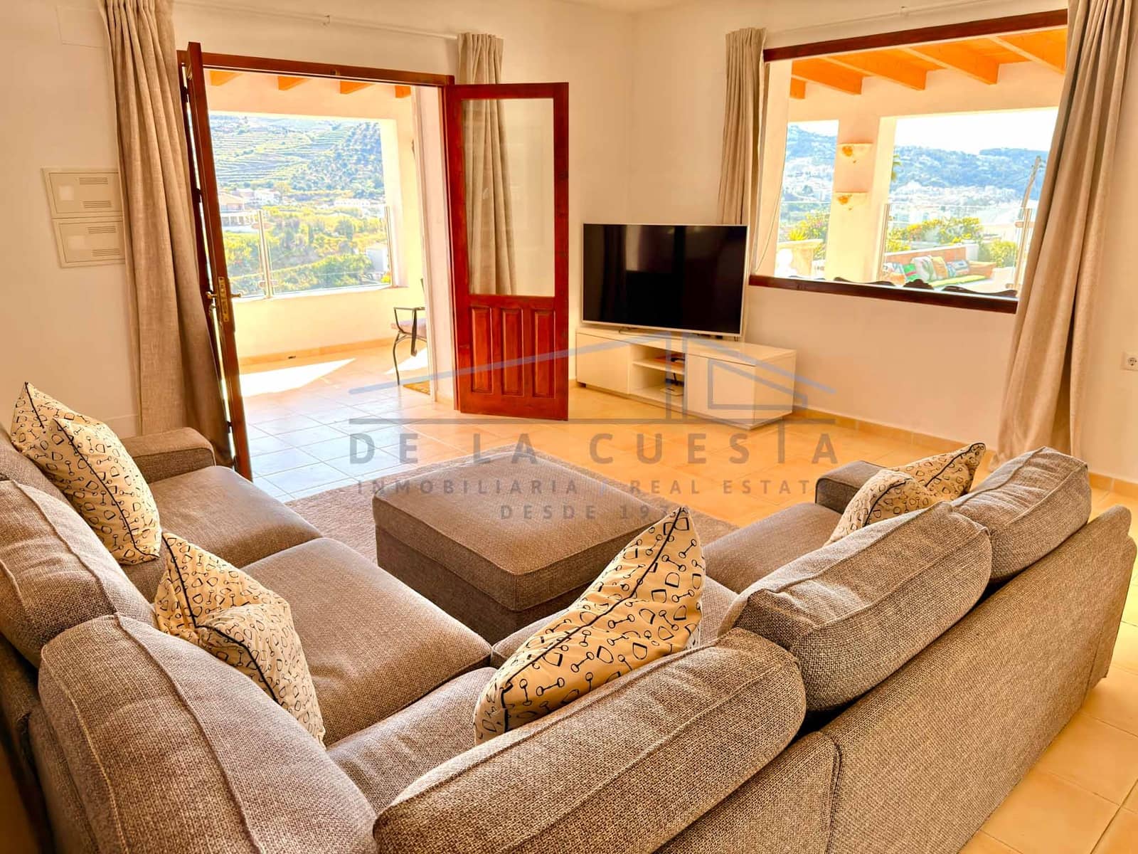 3 soveværelse Byhus til salg i La Herradura med swimmingpool garage - € 850.000 (Ref: 9795588)