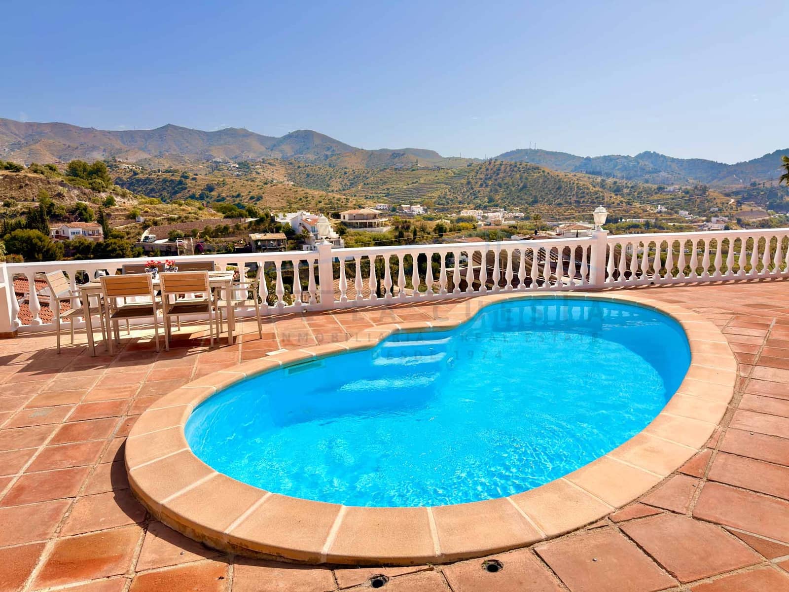 3 soveværelse Byhus til salg i La Herradura med swimmingpool garage - € 850.000 (Ref: 9795588)