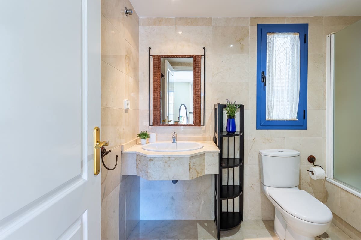 2 bedroom Beach Apartment for sale in Almunecar with pool - € 350,000 (Ref: 9827183)