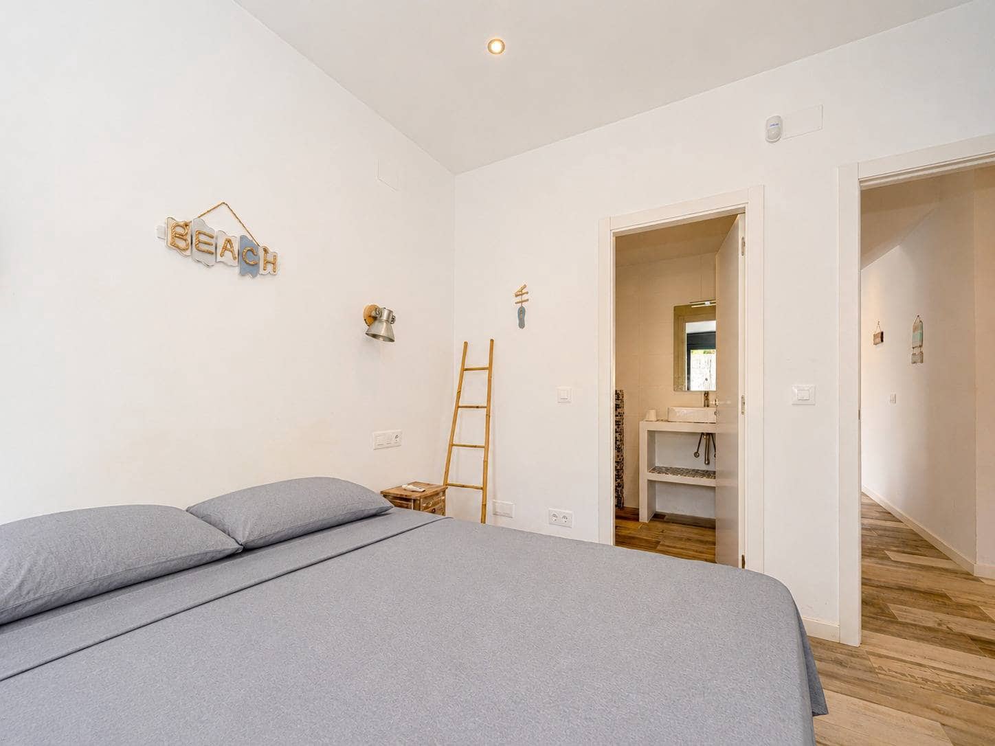 6 soveværelse Villa til salg i Arenal med swimmingpool garage - € 1.250.000 (Ref: 10024142)