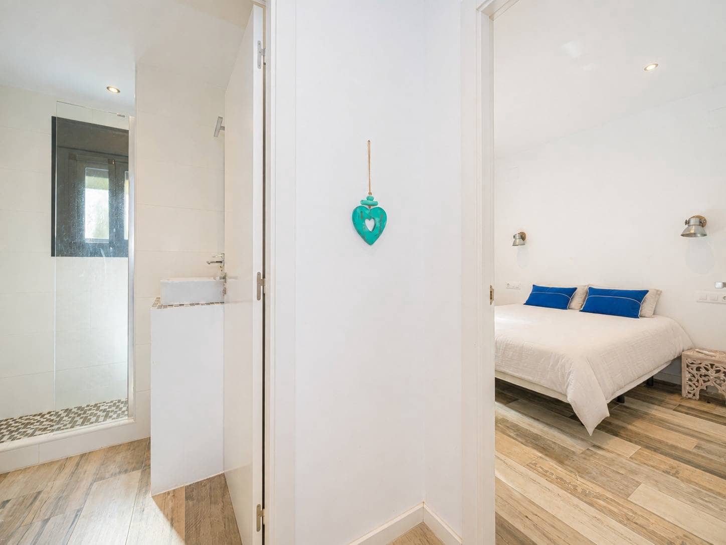 6 soveværelse Villa til salg i Arenal med swimmingpool garage - € 1.250.000 (Ref: 10024142)