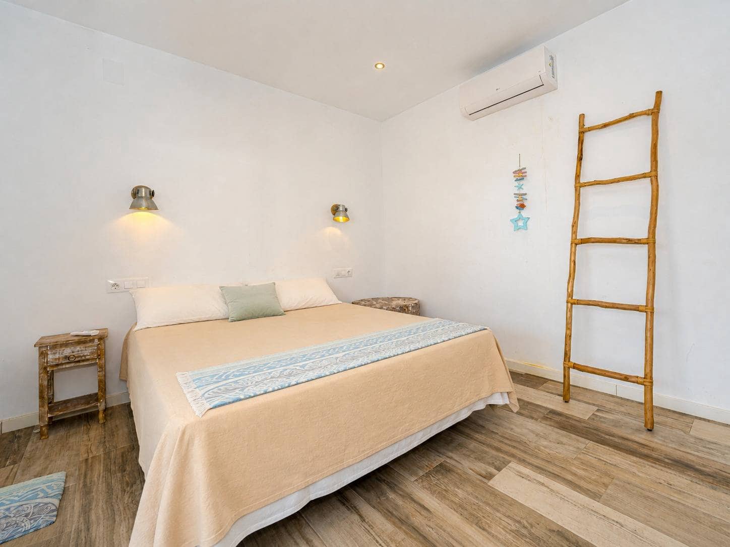 6 soveværelse Villa til salg i Arenal med swimmingpool garage - € 1.250.000 (Ref: 10024142)