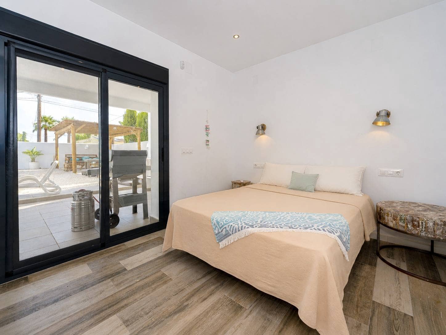 6 soveværelse Villa til salg i Arenal med swimmingpool garage - € 1.250.000 (Ref: 10024142)