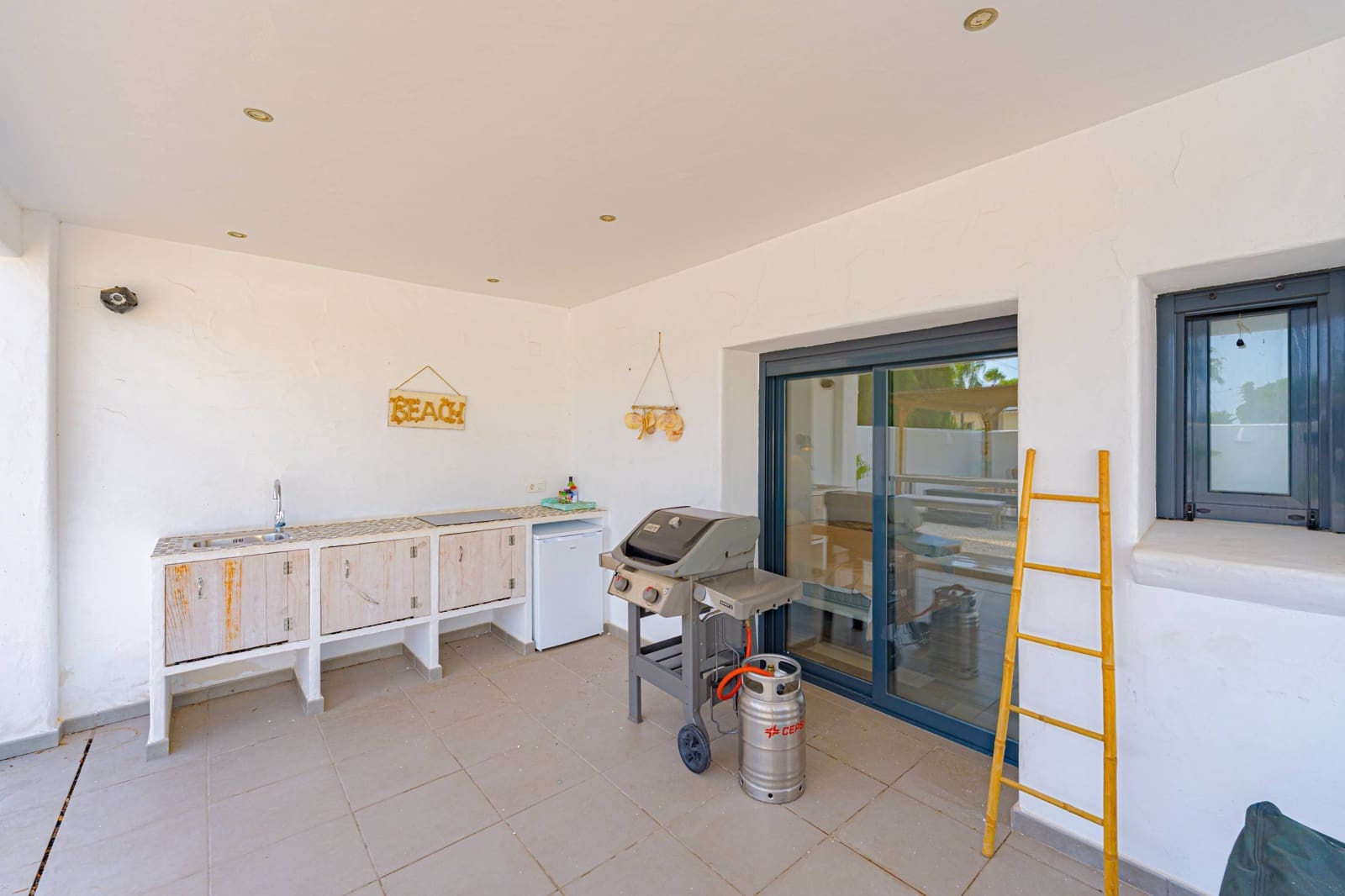 6 soveværelse Villa til salg i Arenal med swimmingpool garage - € 1.250.000 (Ref: 10024142)