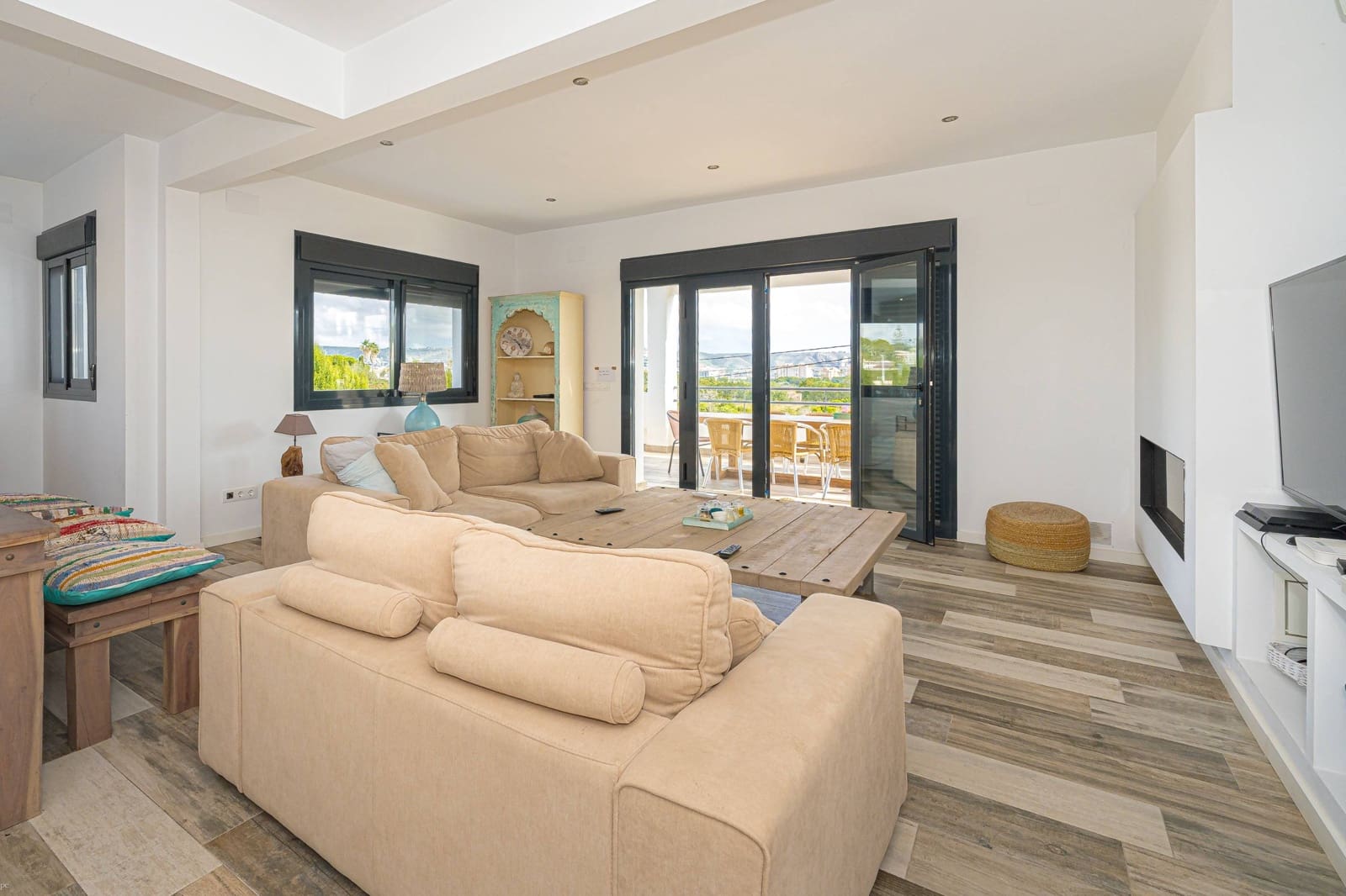 6 soveværelse Villa til salg i Arenal med swimmingpool garage - € 1.250.000 (Ref: 10024142)