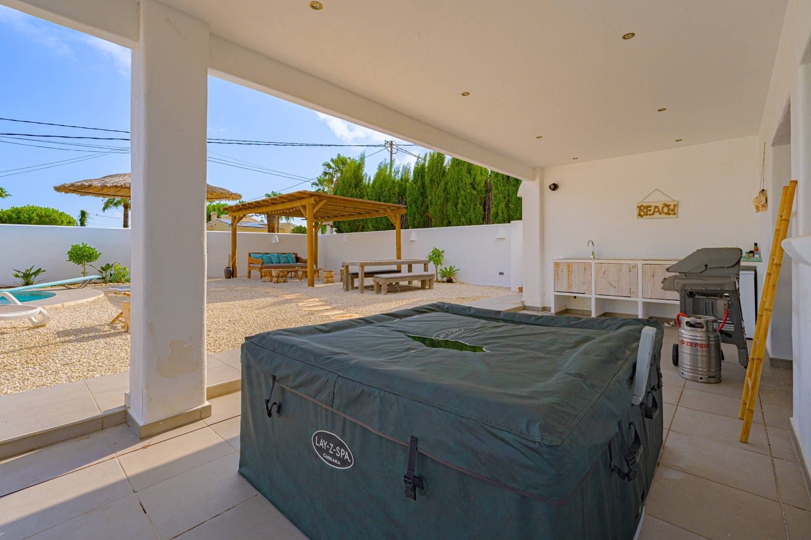6 soveværelse Villa til salg i Arenal med swimmingpool garage - € 1.250.000 (Ref: 10024142)