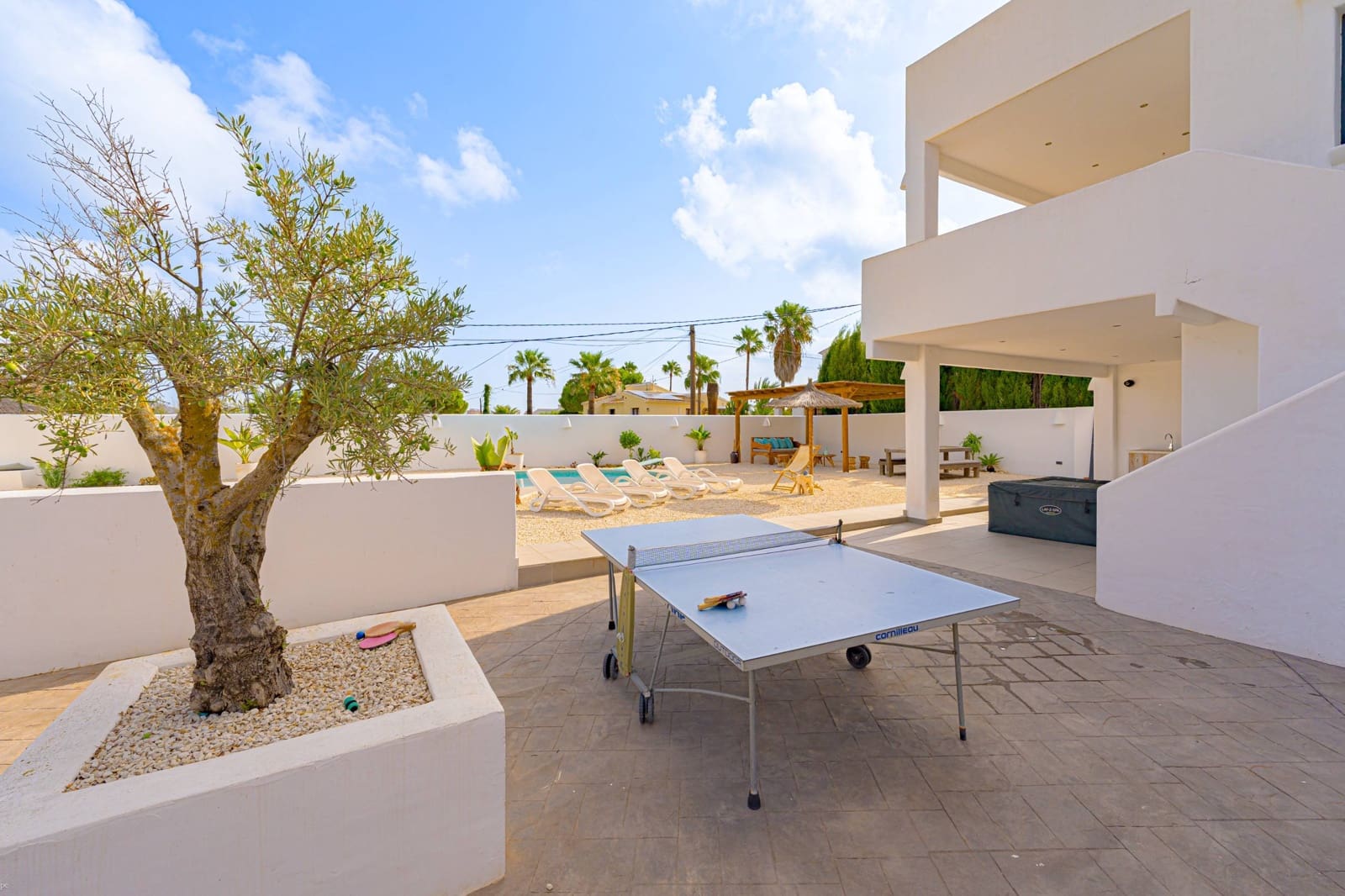 6 soveværelse Villa til salg i Arenal med swimmingpool garage - € 1.250.000 (Ref: 10024142)