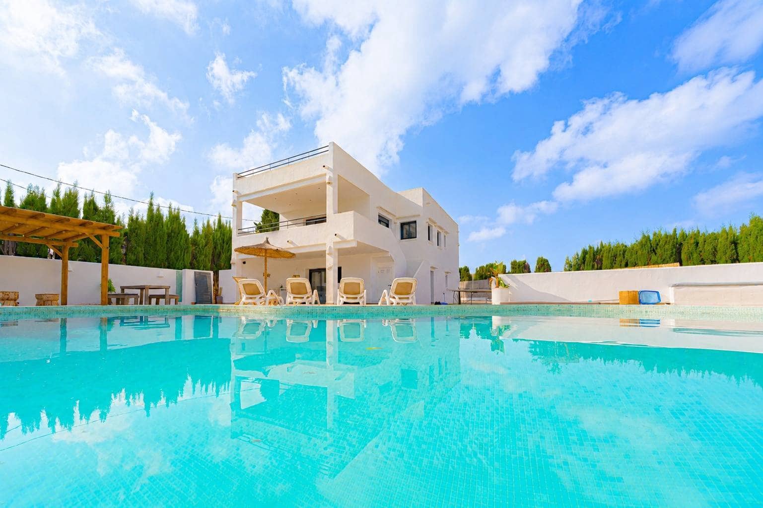 6 soveværelse Villa til salg i Arenal med swimmingpool garage - € 1.250.000 (Ref: 10024142)