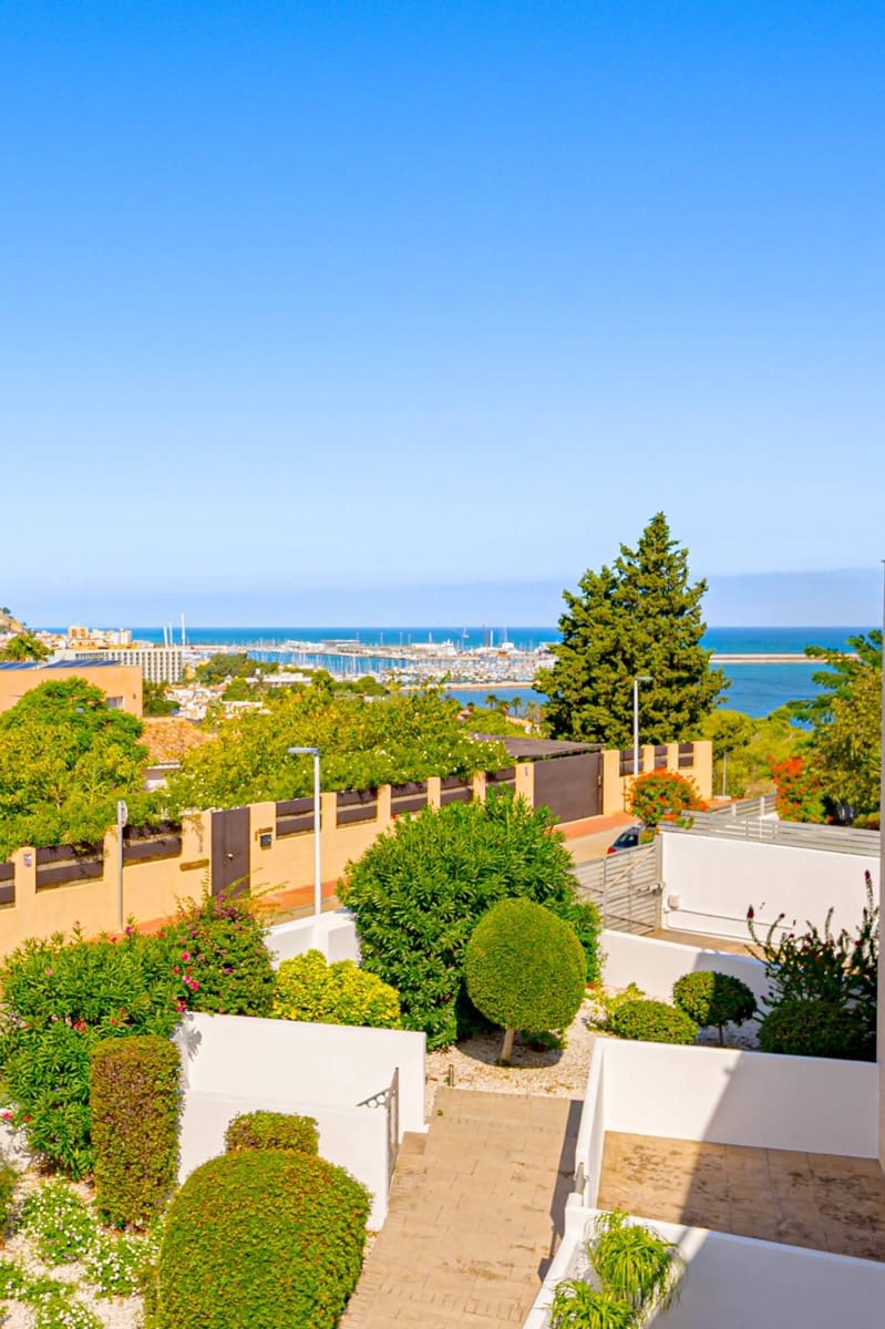 3 sypialnia Dom szeregowy na sprzedaż w Denia z basenem garażem - 585 000 € (Ref: 10102613)