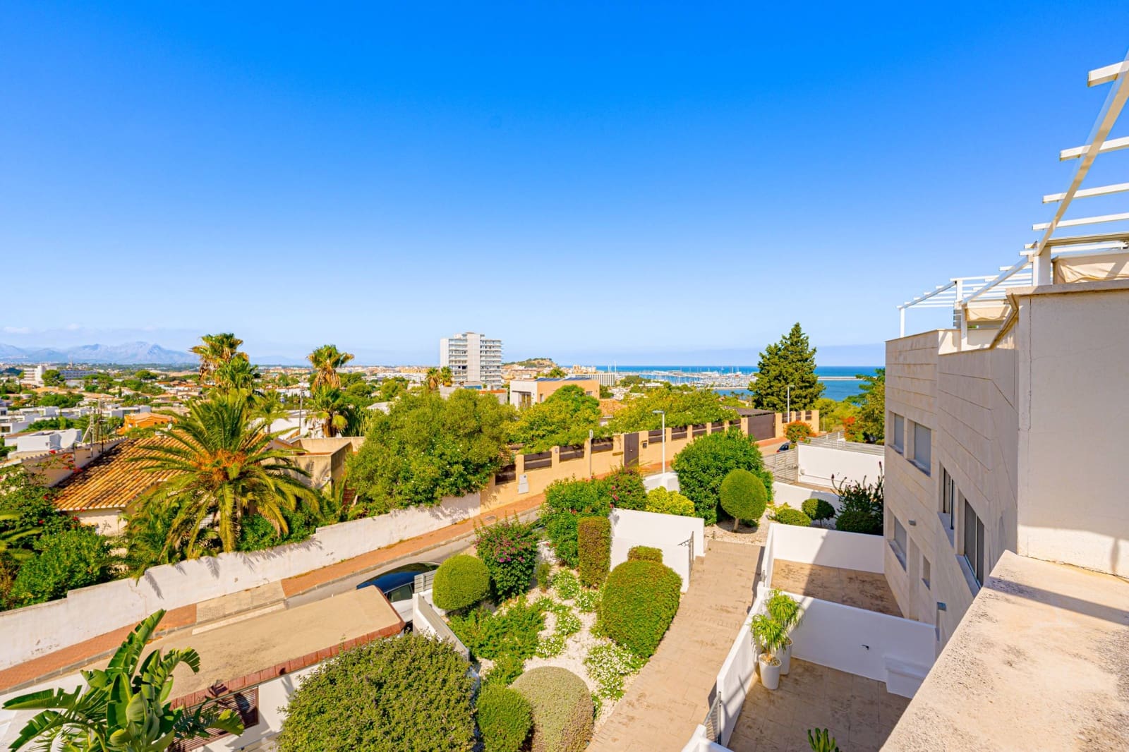 3 sypialnia Dom szeregowy na sprzedaż w Denia z basenem garażem - 585 000 € (Ref: 10102613)