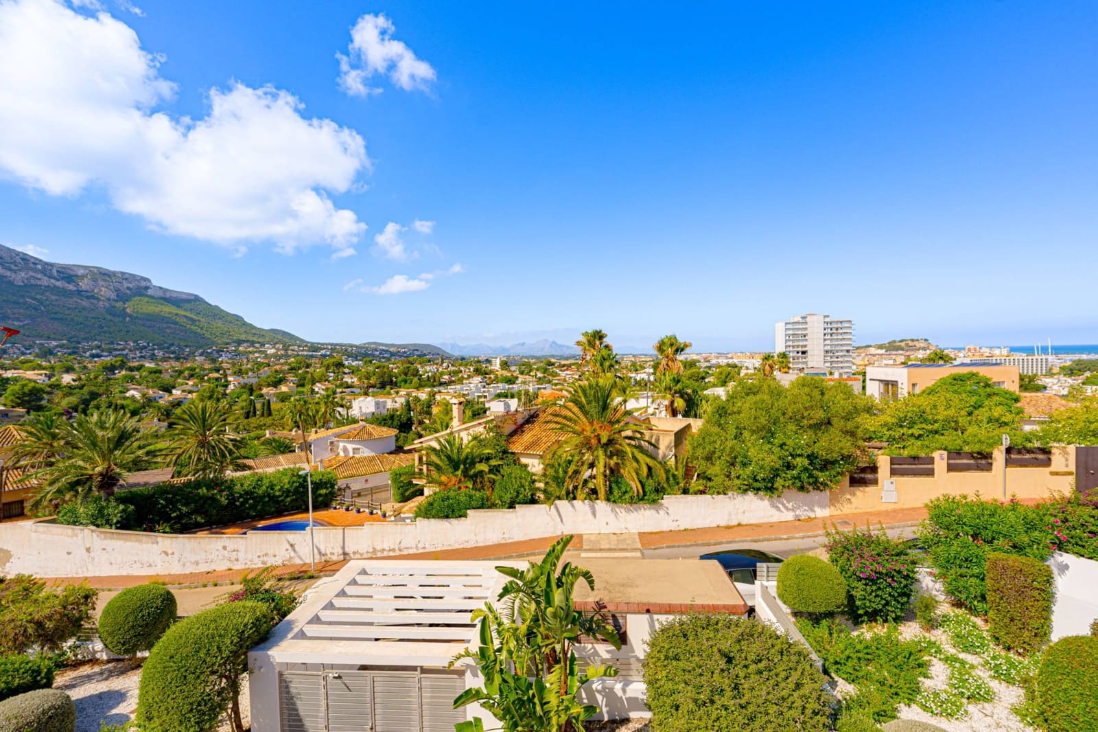 3 sypialnia Dom szeregowy na sprzedaż w Denia z basenem garażem - 585 000 € (Ref: 10102613)
