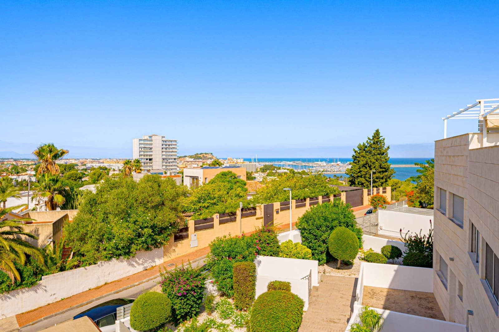 3 sypialnia Dom szeregowy na sprzedaż w Denia z basenem garażem - 585 000 € (Ref: 10102613)