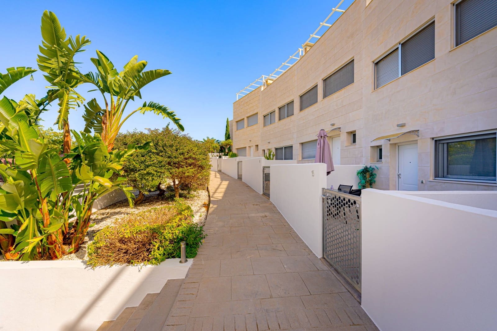 3 sypialnia Dom szeregowy na sprzedaż w Denia z basenem garażem - 585 000 € (Ref: 10102613)