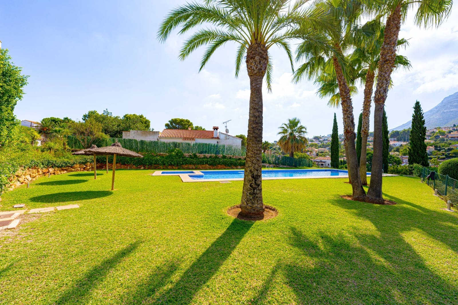 3 sypialnia Dom szeregowy na sprzedaż w Denia z basenem garażem - 585 000 € (Ref: 10102613)