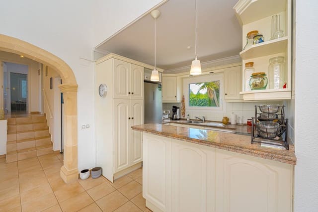 3 soveværelse Villa til salg i Javea / Xàbia med swimmingpool - € 750.000 (Ref: 10147124)