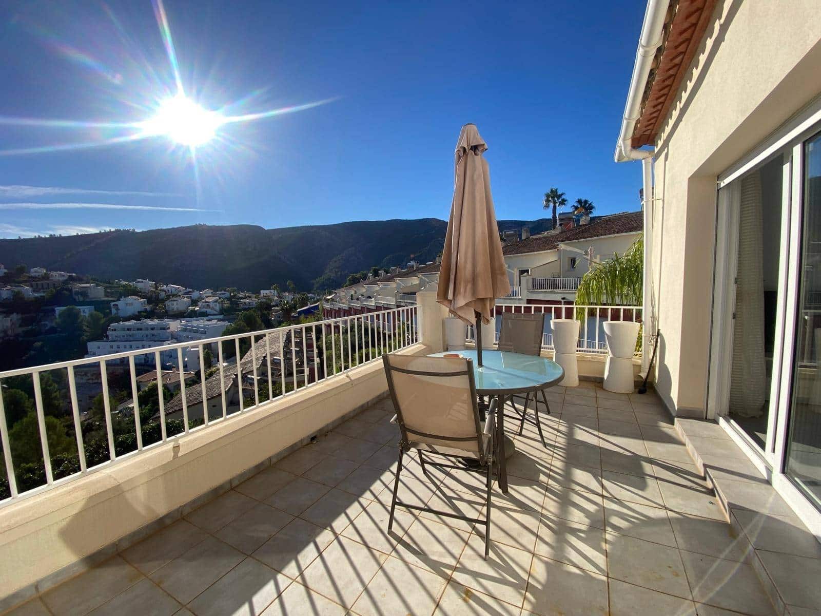 2 soverom Rekkehus til salgs i Monte Solana med svømmebasseng garasje - € 275 000 (Ref: 10177162)
