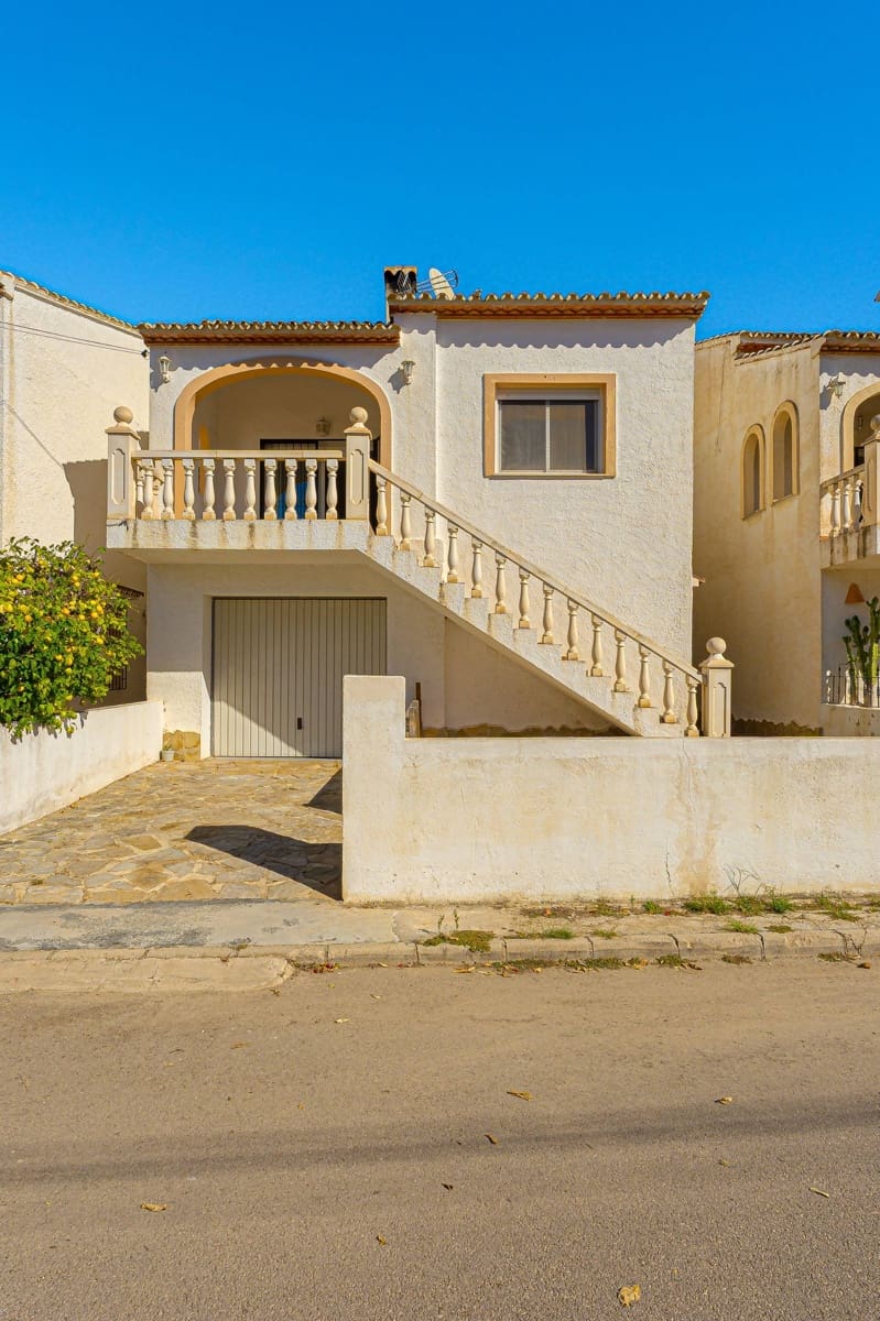 Chalet de 2 habitaciones en Benitachell / Benitatxell en venta con piscina garaje - 325.000 € (Ref: 10183132)