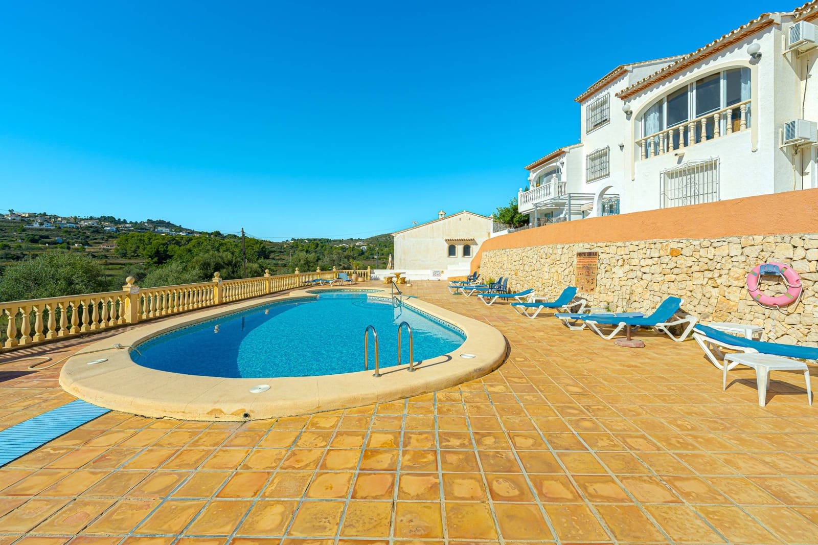 Chalet de 2 habitaciones en Benitachell / Benitatxell en venta con piscina garaje - 325.000 € (Ref: 10183132)