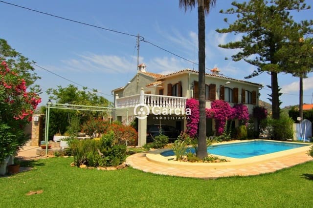 Chalet de 8 habitaciones en Pedreguer en venta con piscina garaje - 692.000 € (Ref: 4029246)