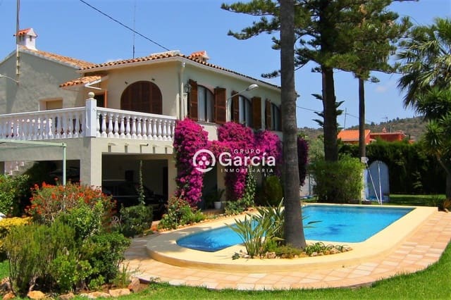Chalet de 8 habitaciones en Pedreguer en venta con piscina garaje - 692.000 € (Ref: 4029246)