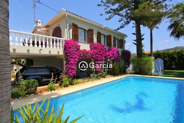 Chalet de 8 habitaciones en Pedreguer en venta con piscina garaje - 692.000 € (Ref: 4029246)