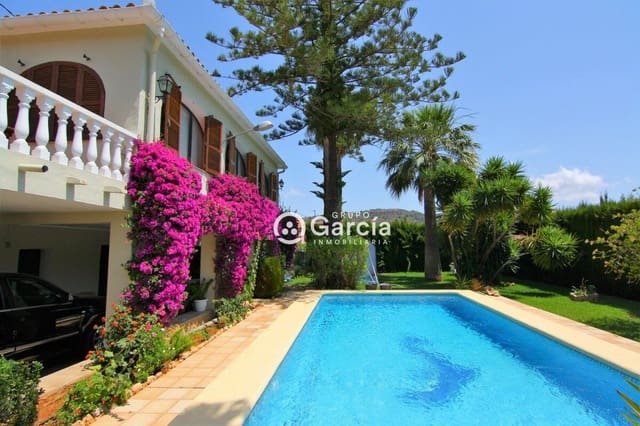 Chalet de 8 habitaciones en Pedreguer en venta con piscina garaje - 692.000 € (Ref: 4029246)